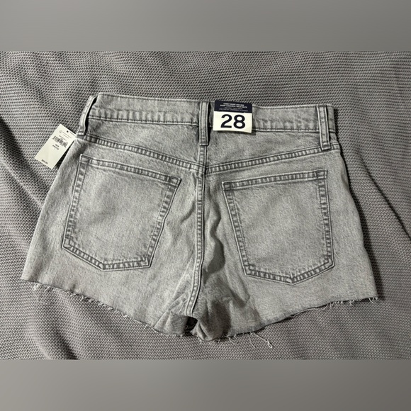 2/15$ Gap 3" High Rise denim Shorts in Grey stone - Picture 4 of 5